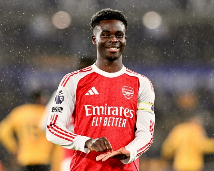 值得纪念！萨卡社媒晒照，庆祝达成阿森纳生涯300场里程碑+取胜